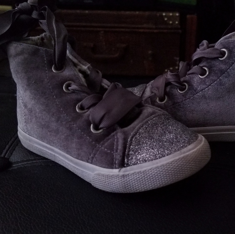 Cat & Jack booties (8T)